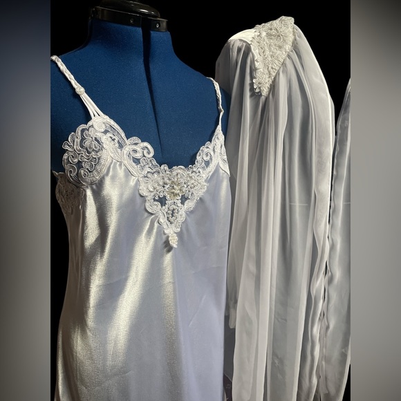 bridal lingerie set, slip and robe. Dentelle design - Picture 7 of 7